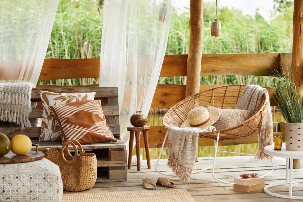 Budgetfreundliche Deko für Balkon und Terrasse: Must-haves unter 100€ Budgetfreundliche Deko für Balkon und Terrasse: Must-haves unter 100€